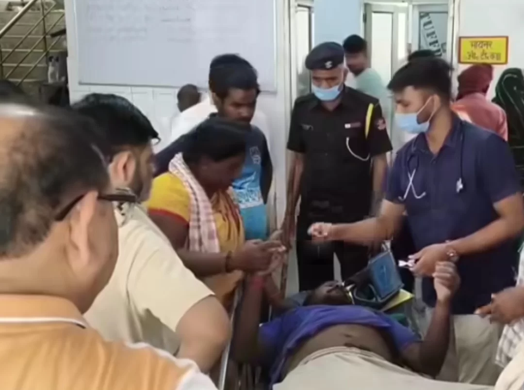 गिरने से दो मजदूरों की मौत, तीन घायल