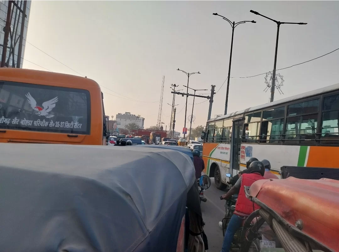 आधा आधा किलोमीटर तक पहुंच जाता है जाम