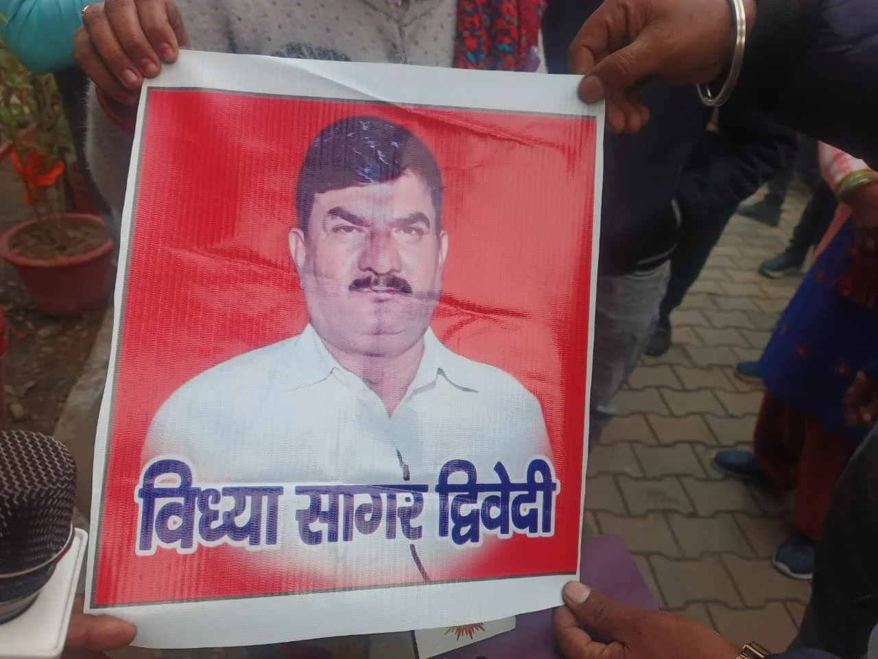 खातों से लाखों की निकासी