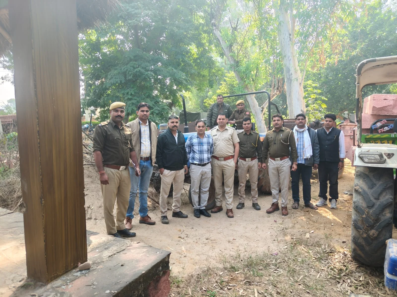 एक ट्रेक्टर मय जेनरेटर को किया जब्त, खनन माफियाओं में हड़कंप