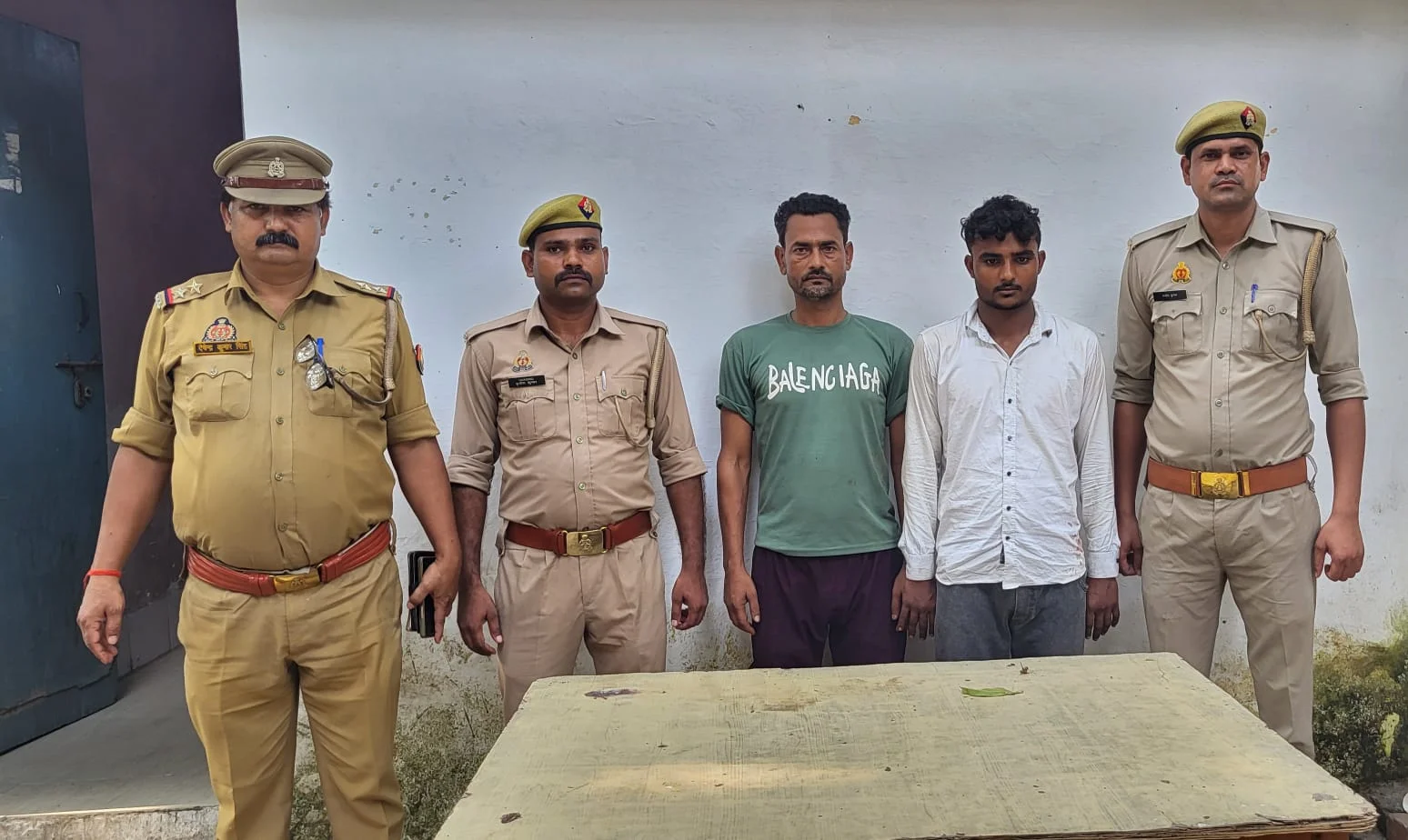 दो शातिर अपराधियों को गैंगस्टर एक्ट के तहत गिरफ्तार