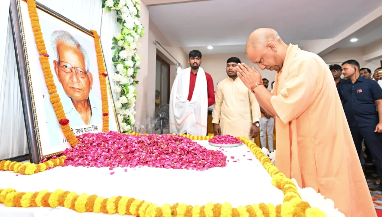 गोरखनाथ मंदिर परिसर में श्रद्धांजलि व ब्रह्मभोज का आयोजन, जनसेवा, शिक्षा, चिकित्सा और व्यवसाय क्षेत्र की हस्तियों ने दी श्रद्धांजलि
