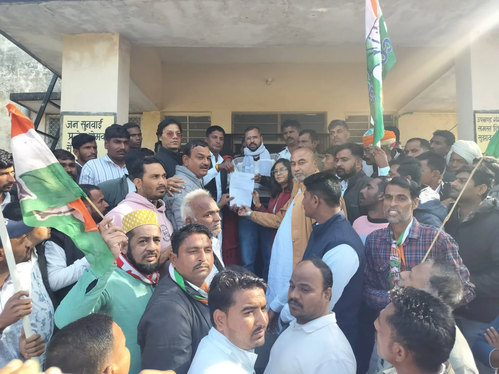 फसल मुआवजा बीमा क्लेम ओर पंजीयन नहीं होने पर जताया विरोध