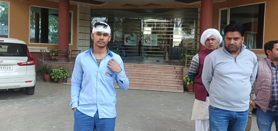 मारपीट के दौरान आधा दर्जन छात्र  गंभीर रूप से घायल