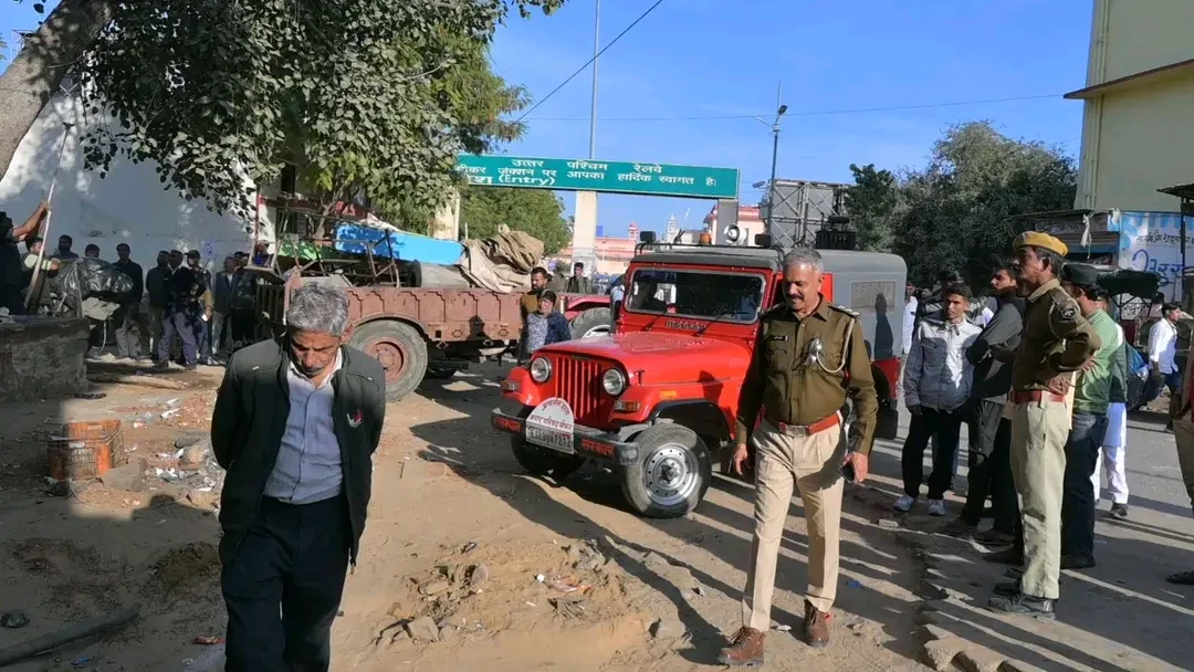 नगर परिषद और यातायात पुलिस की संयुक्त टीम की व्यापक कार्रवाई