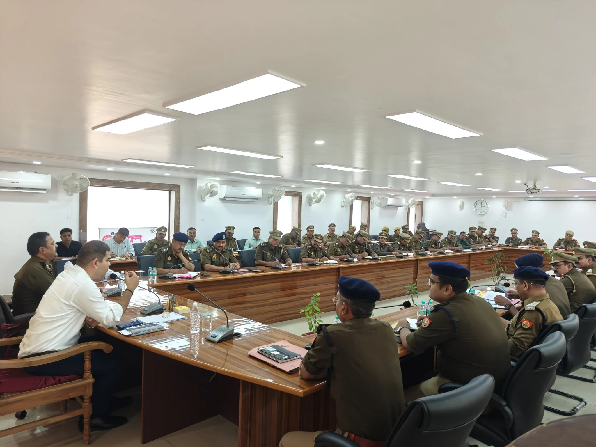 डीएम और एसपी की संयुक्त अध्यक्षता में अपराध गोष्ठी, कौशाम्बी पुलिस को दिए सख्त निर्देश