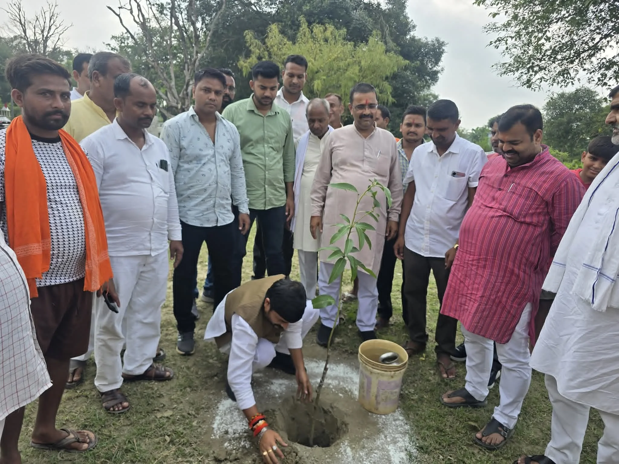 कार्यकर्ताओं ने बूथ स्तर तक मनाया कार्यक्रम, श्रद्धांजलि अर्पित कर लिया सेवा भाव का संकल्प