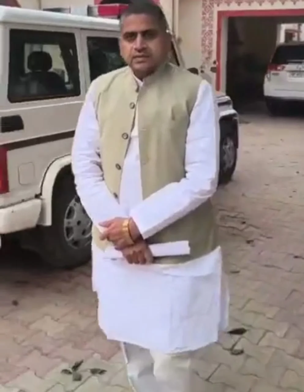 अतिक्रमण शिकायत के बाद विवाद
