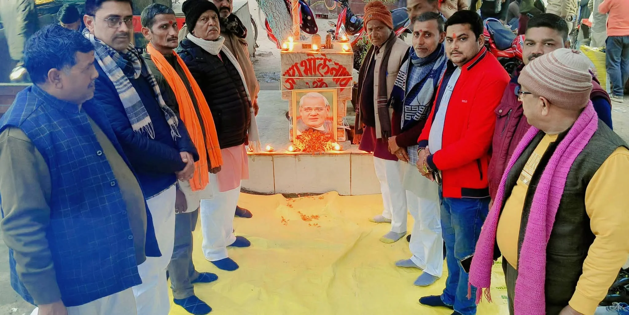 पं अटल बिहारी वाजपेई के जन्म शताब्दी वर्ष की पूर्व संध्या पर दीप प्रज्ज्वलित एवं पुष्पार्चन कर किया नमन वन्दन