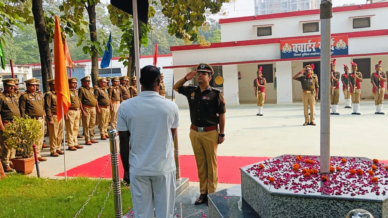 पुलिस बल को गरिमा बनाए रखने का संकल्प दिलाया