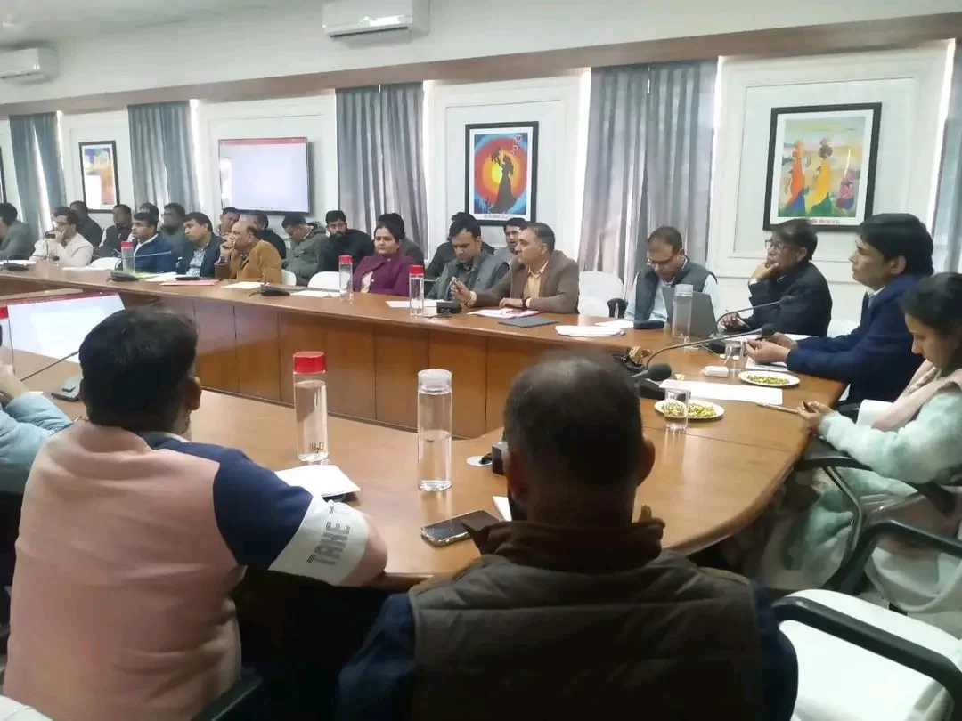 चिकित्सा योजनाओं की प्रगति की समीक्षा की