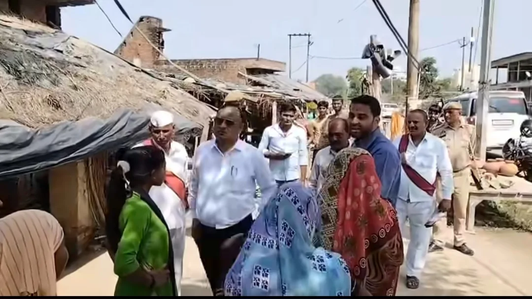 संवेदनशील पहल: जिलाधिकारी ने पाता में सड़क किनारे काम करती बच्चियों का कराया स्कूल में दाखिला