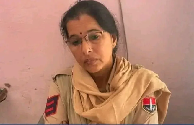 थाने में दर्ज मुकदमे में मदद के नाम पर मांगी थी रिश्वत