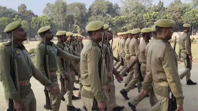 परेड मैदान में जवानों द्वारा और बच्चों द्वारा तैयारियां शुरू