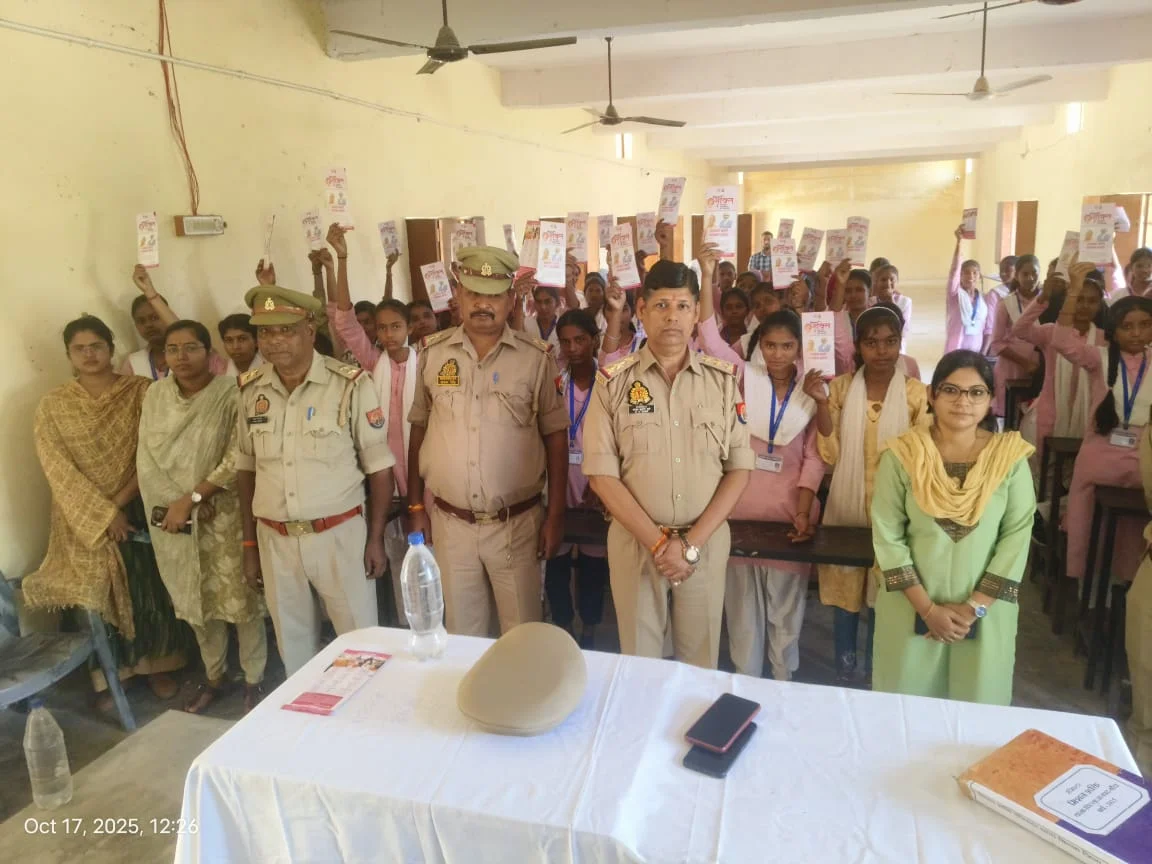 साइबर सुरक्षा, हेल्पलाइन नंबरों और आत्मरक्षा के संबंध में दी गई जानकारी