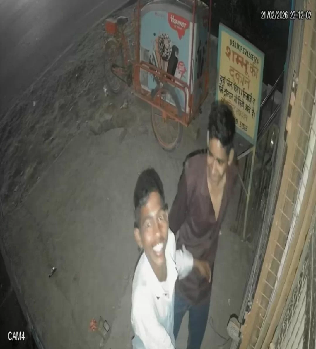 CCTV में कैद हुए संदिग्ध