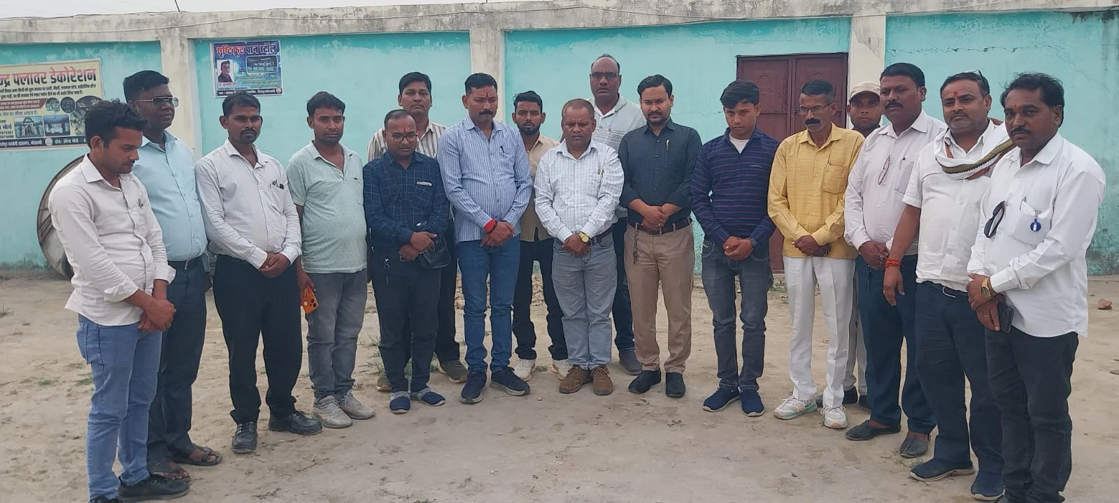 एल.एन. सिंह की हत्या पर प्रेस क्लब सिराथू में दो मिनट का मौन
