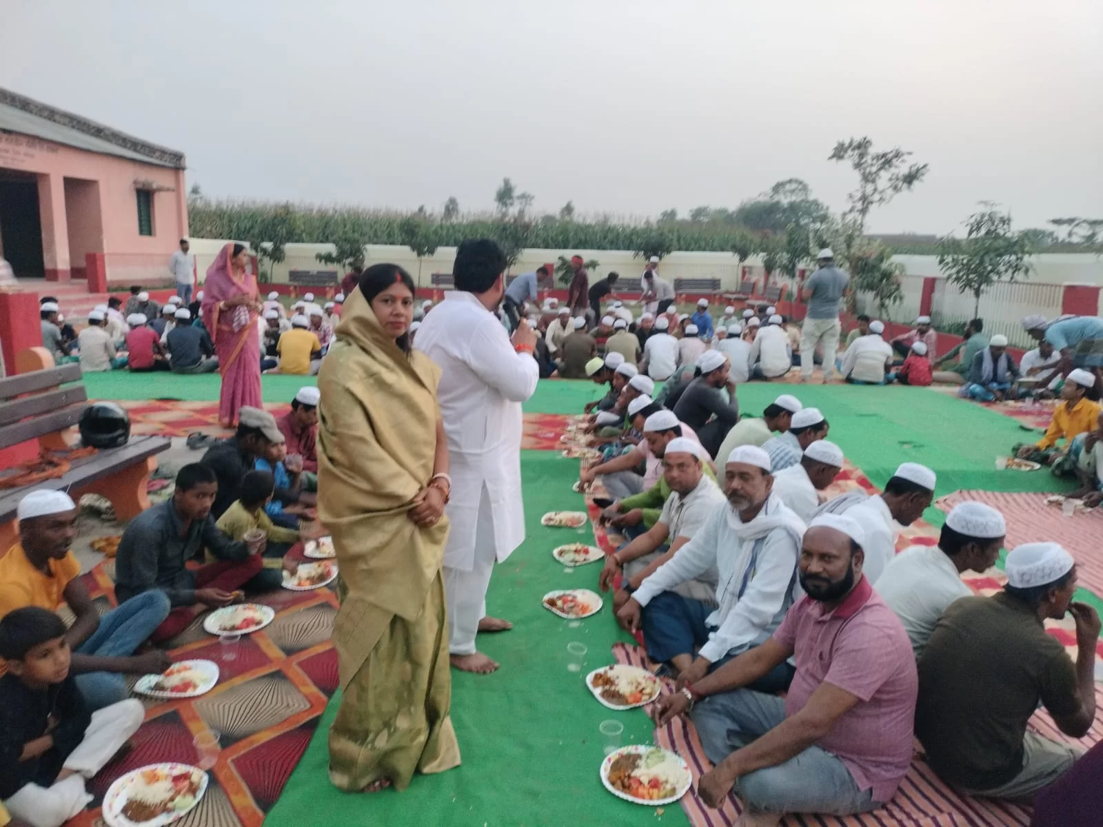 मुखिया भारती कुमारी ने दी भव्य इफ्तार पार्टी