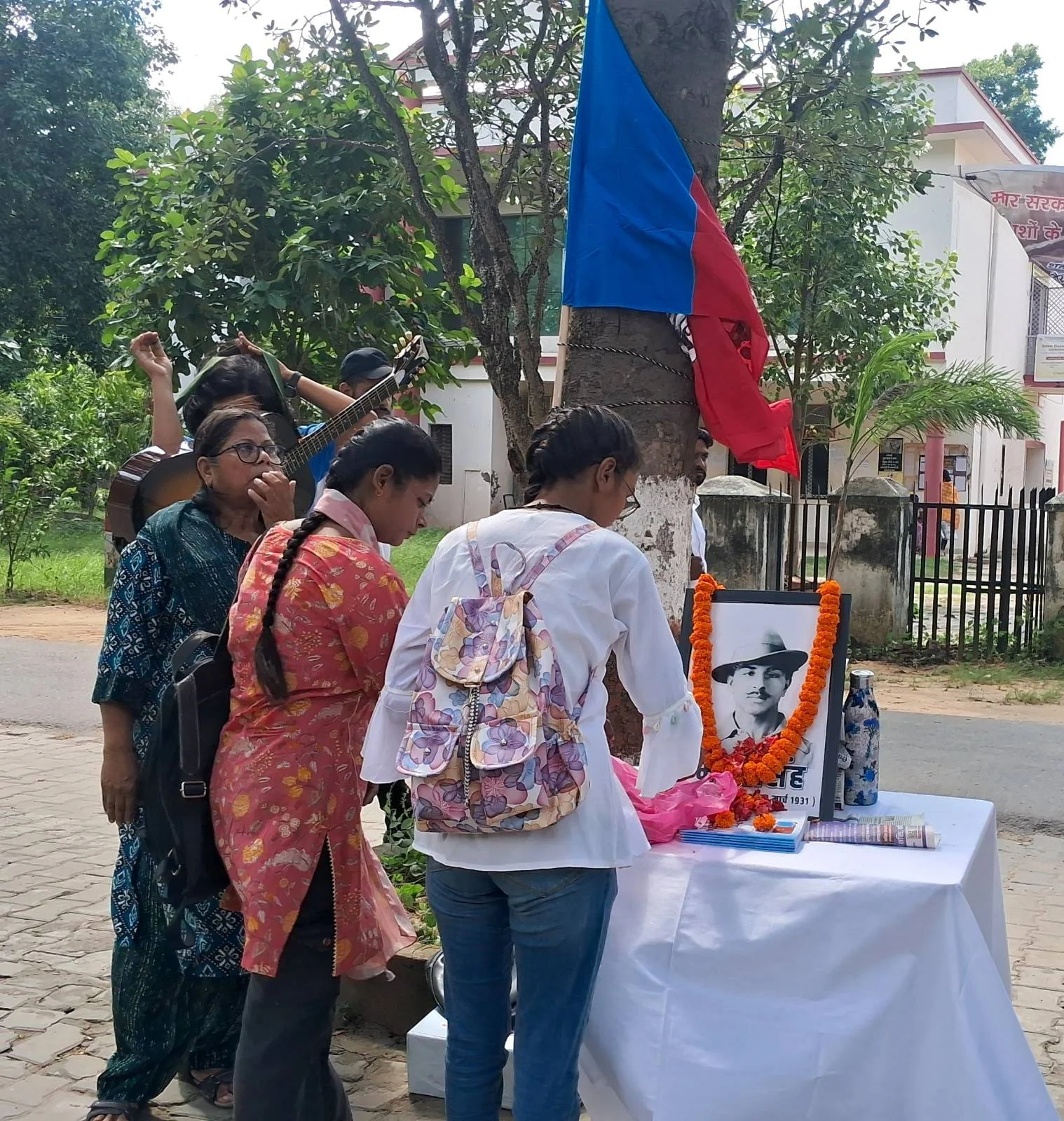 गोरखपुर विश्वविद्यालय में माल्यार्पण, चर्चा और सांस्कृतिक कार्यक्रमों के जरिए युवाओं में भगतसिंह के विचारों को फैलाने का प्रयास