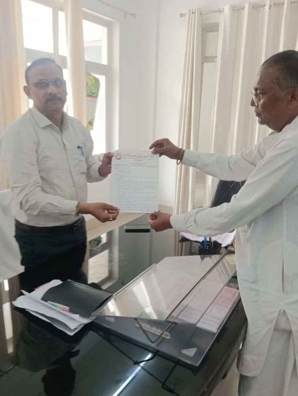 व्यापारियों की समस्याओं को लेकर उद्योग व्यापार संगठन का प्रतिनिधिमंडल कमिश्नर से मिला