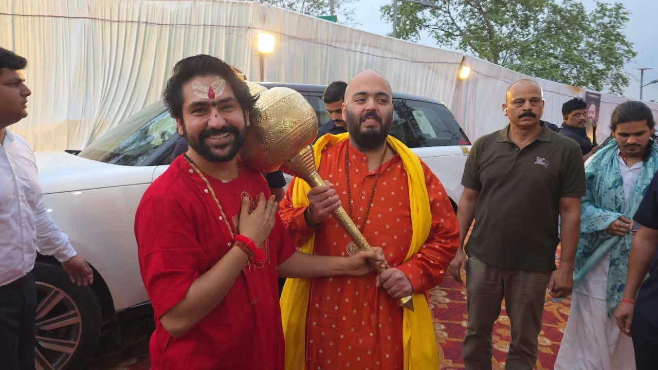 बागेश्वर सरकार के साथ किये दर्शन पूजन और ज्ञग हवन