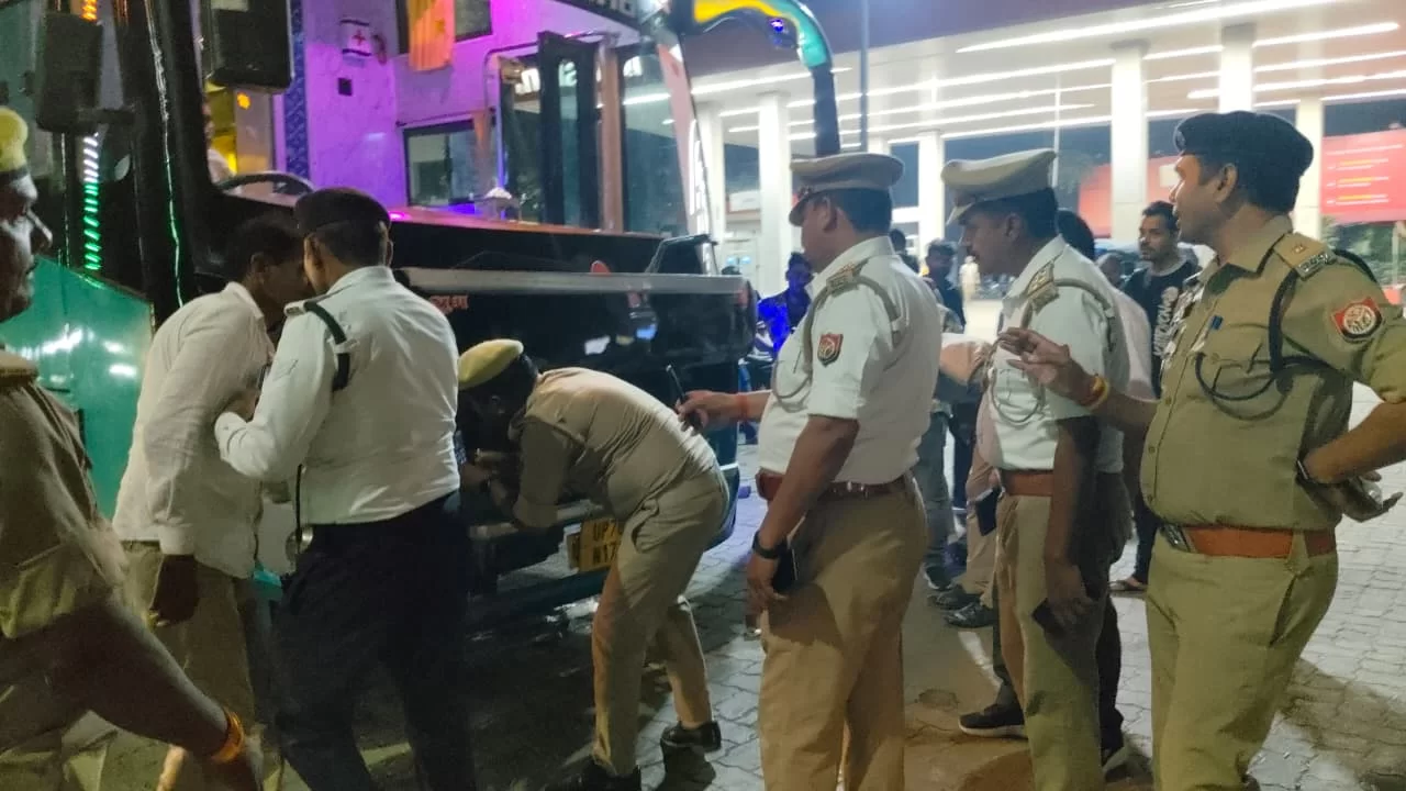 कई वाहन किए गए सीज