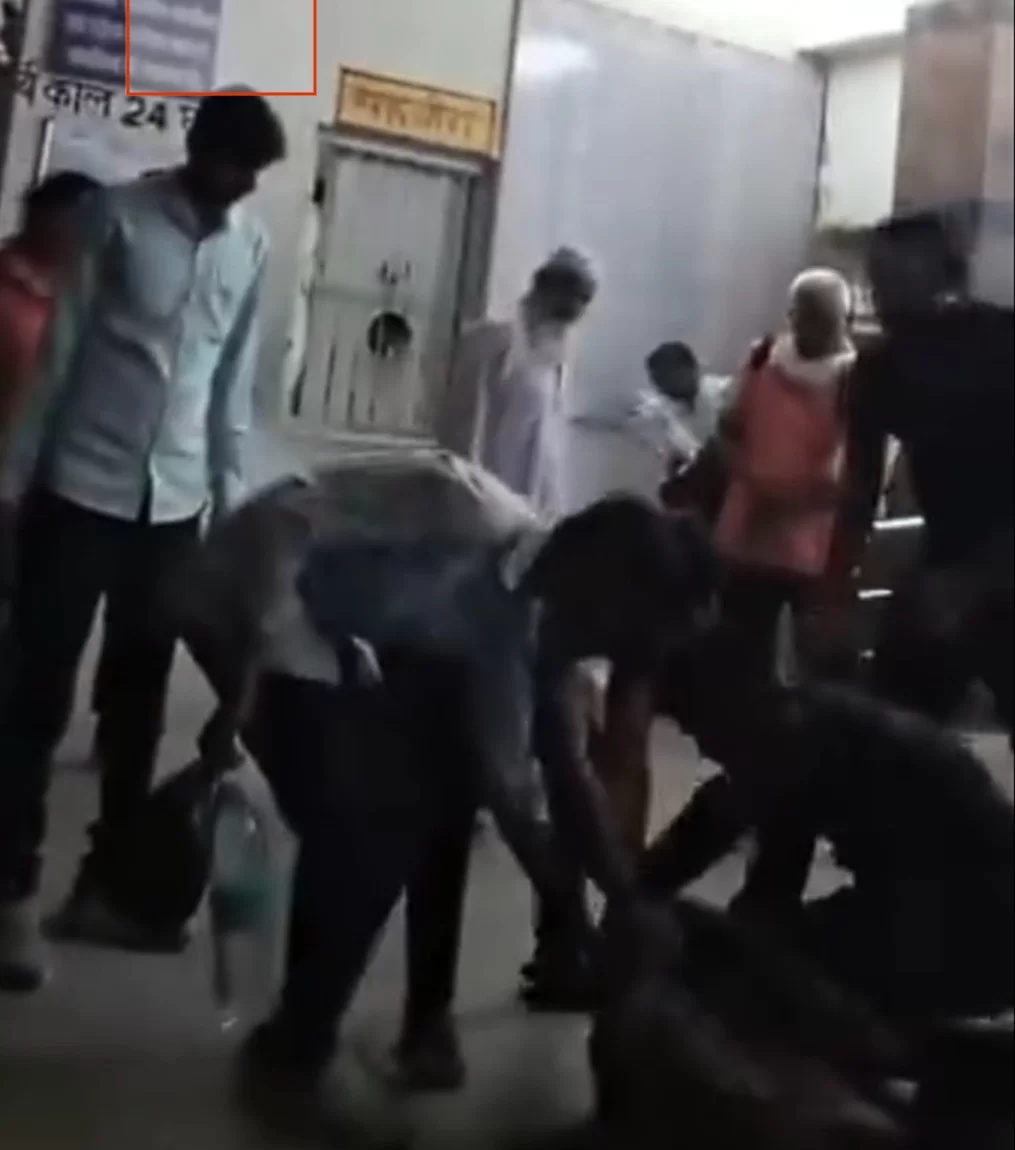 युवक की पिटाई, वीडियो वायरल
