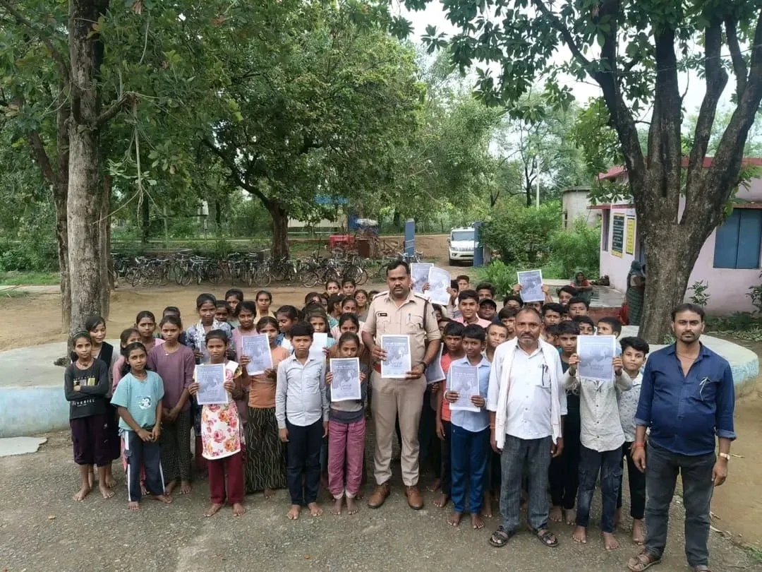 हिनौता में नशे से दूरी है जरूरी अभियान के तहत जागरूकता कार्यक्रम