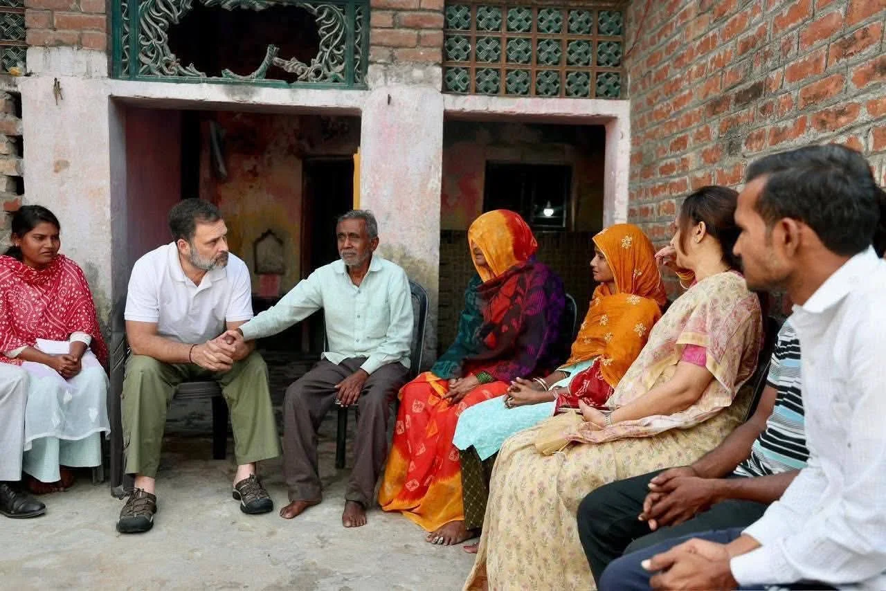राहुल गांधी ने हरिओम वाल्मीकि के परिजनों से मिलकर जताया दुख, कहा — न्याय दिलाना हमारी ज़िम्मेदारी