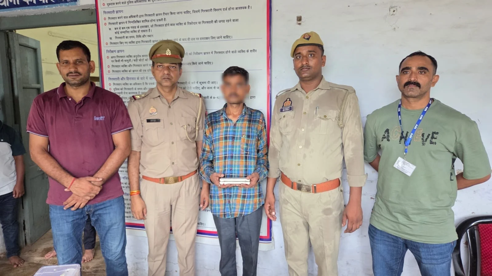 जीआरपी थाना आगरा कैंट पुलिस की सतर्कता से दो मुकदमों का खुलासा, आरोपी दिनेश गुप्ता गिरफ्तार