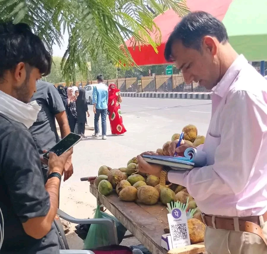 शहरवासियों को गीला-सूखा कचरा अलग रखने की दी जा रही समझाइश