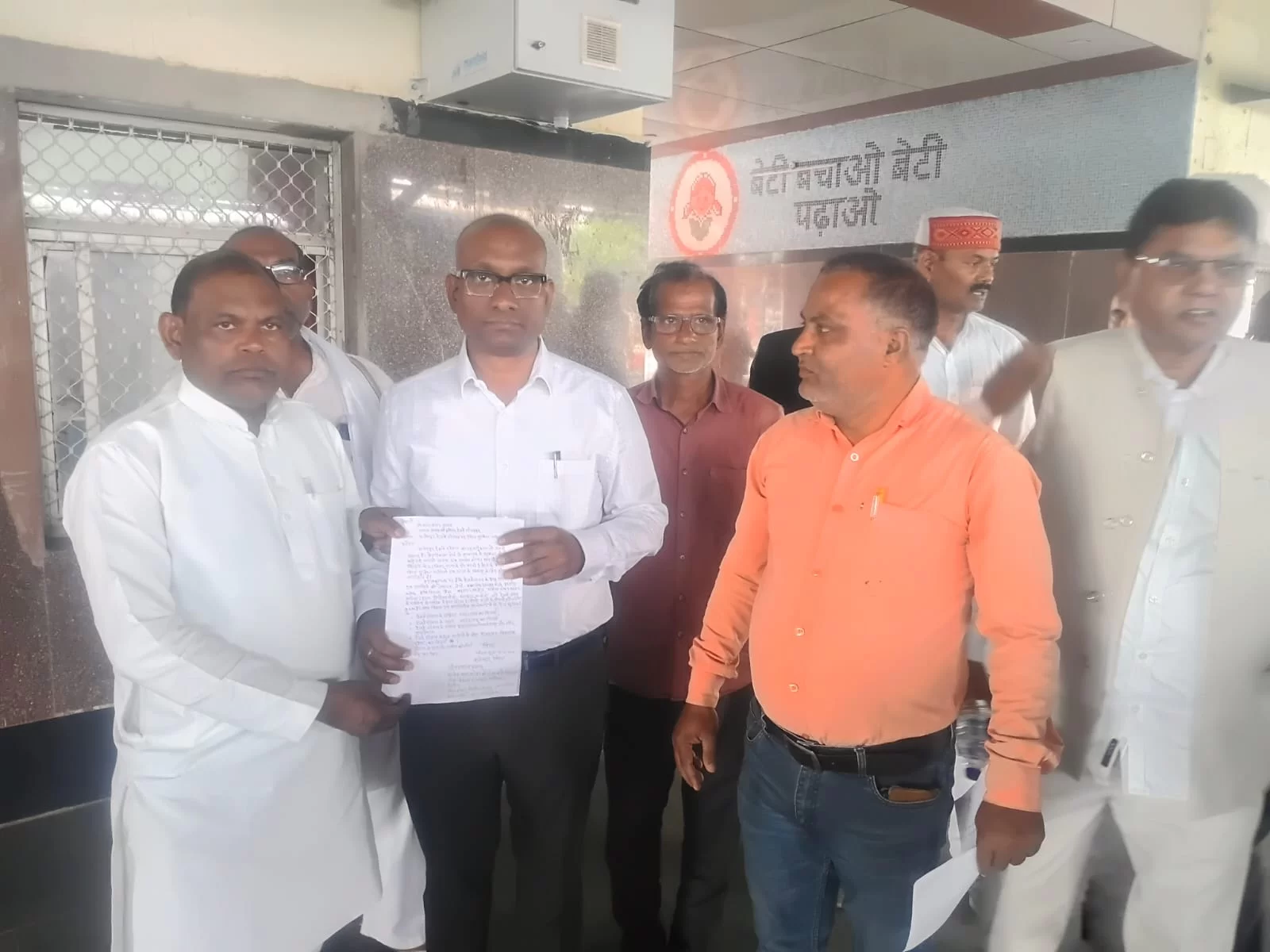 सलेमपुर जंक्शन पर सुविधाओं की उठाई मांग