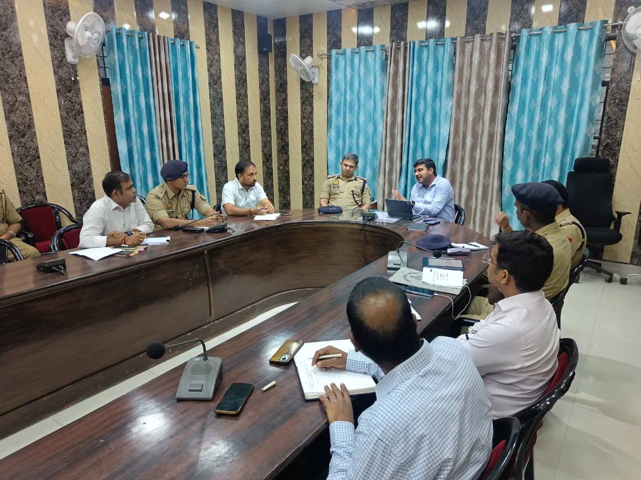 डीएम दीपक मीणा की अध्यक्षता में बैठक, ट्रायल सफल होने पर रोजाना लागू होगी नई यातायात व्यवस्था