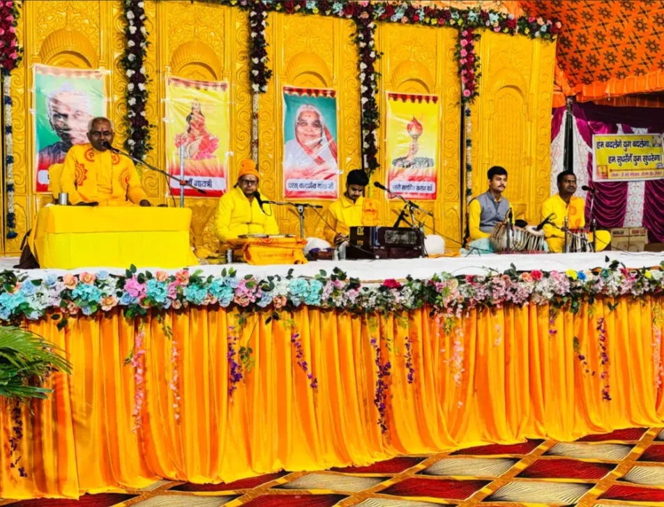 अखिल विश्व गायत्री परिवार द्वारा मेला ग्राउंड अछल्दा में चल रहा है राष्ट्र शौर्य समृद्धि गायत्री महायज्ञ, बड़ी संख्या में श्रद्धालु हुए शामिल