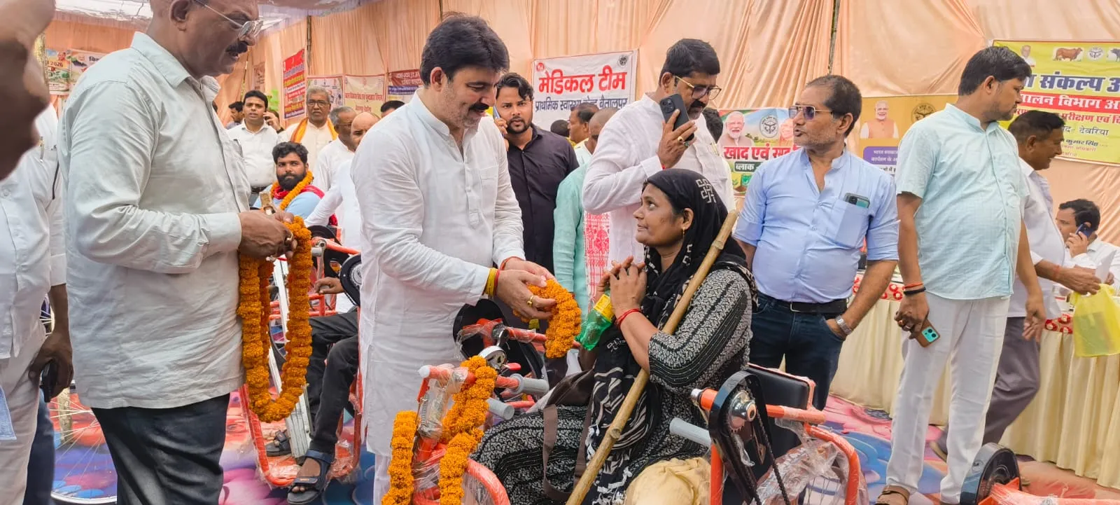 कृषि मंत्री ने किया शुभारंभ, सदर विधायक ने दिव्यांगजनों को वितरित की ट्राईसाइकिल