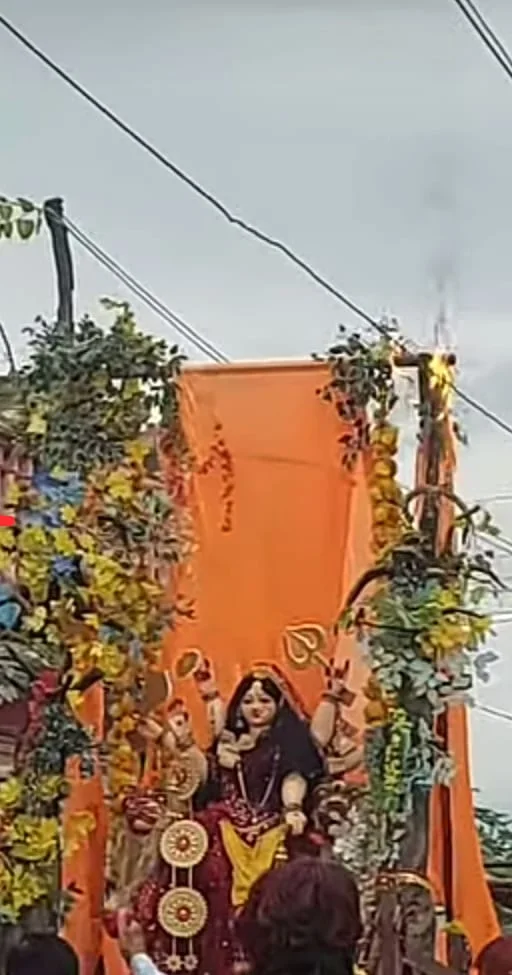 दशहरा जुलूस में बड़ा हादसा, हाईटेंशन तार की चपेट में आए आधा दर्जन से अधिक लोग