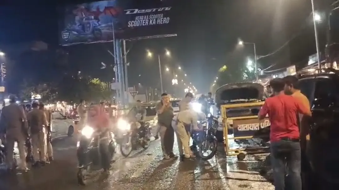 हेलमेट और नंबर प्लेट नियमों के उल्लंघन पर भी पुलिस की कार्रवाई