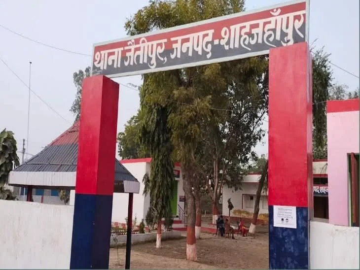 ग्रामीणों की सूचना पर पहुंची पुलिस ने बच्ची को इलाज के लिए अस्पताल में कराया भर्ती