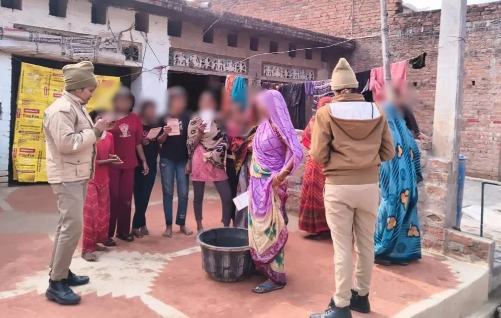 नारी सुरक्षा के लिए पइंसा पुलिस की मुहिम, साइबर ठगी और अधिकारों पर बालिकाओं को किया अलर्ट।