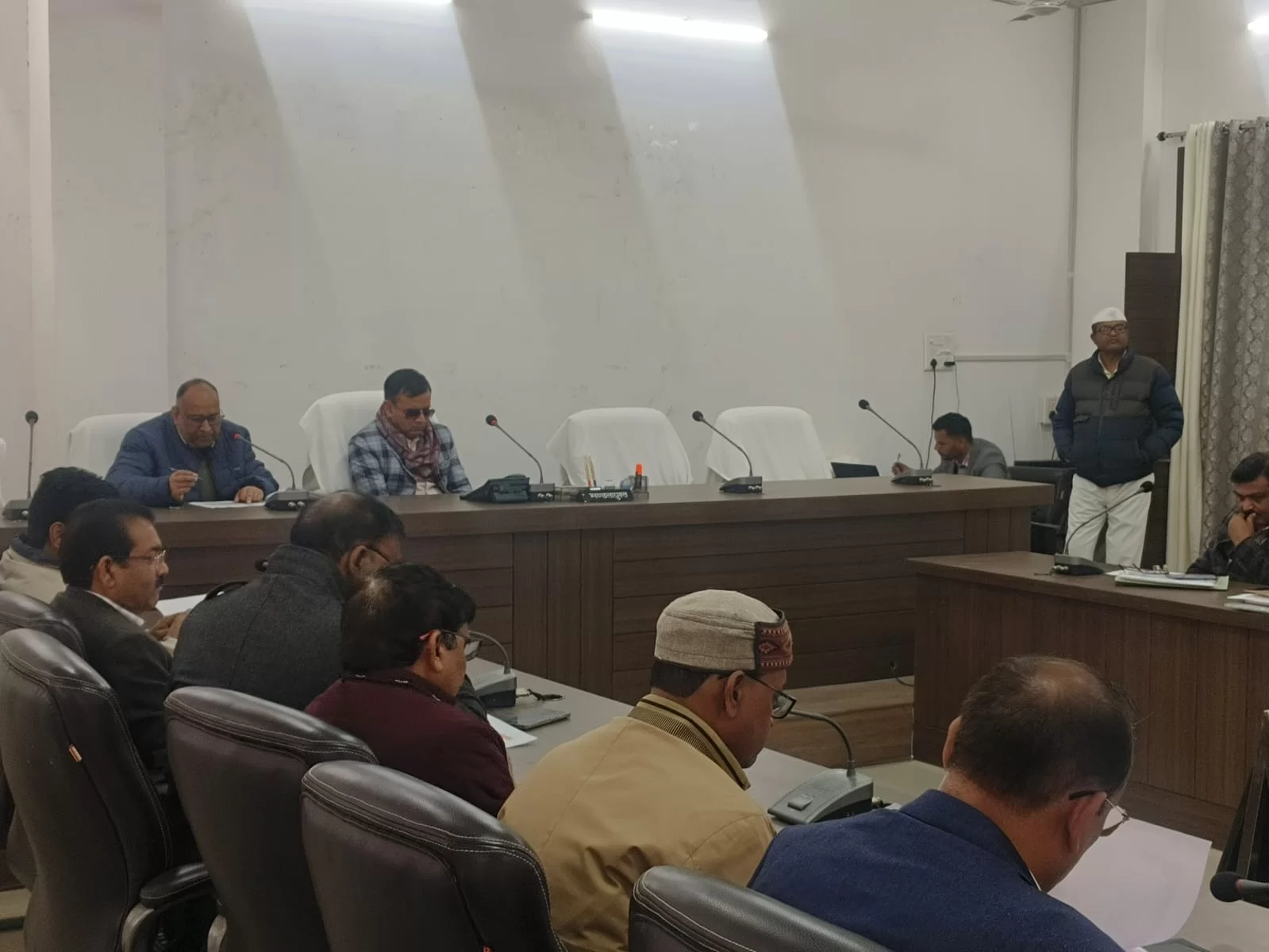 आयुक्त की अध्यक्षता में सम्पन्न हुई निर्माण कार्यों की समीक्षा बैठक