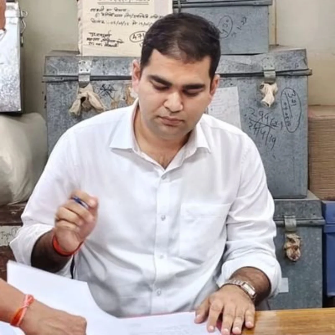 कौशांबी के जिलाधिकारी मधुसूदन हुल्गी का तबादला, अमित पाल बने नए डीएम