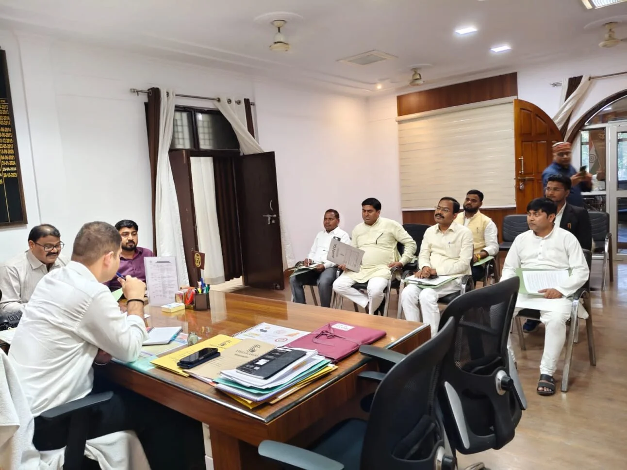 कौशांबी: धार्मिक स्थलों के संबंध में विद्वानों की बैठक, मतदेय स्थानों पर हुई चर्चा