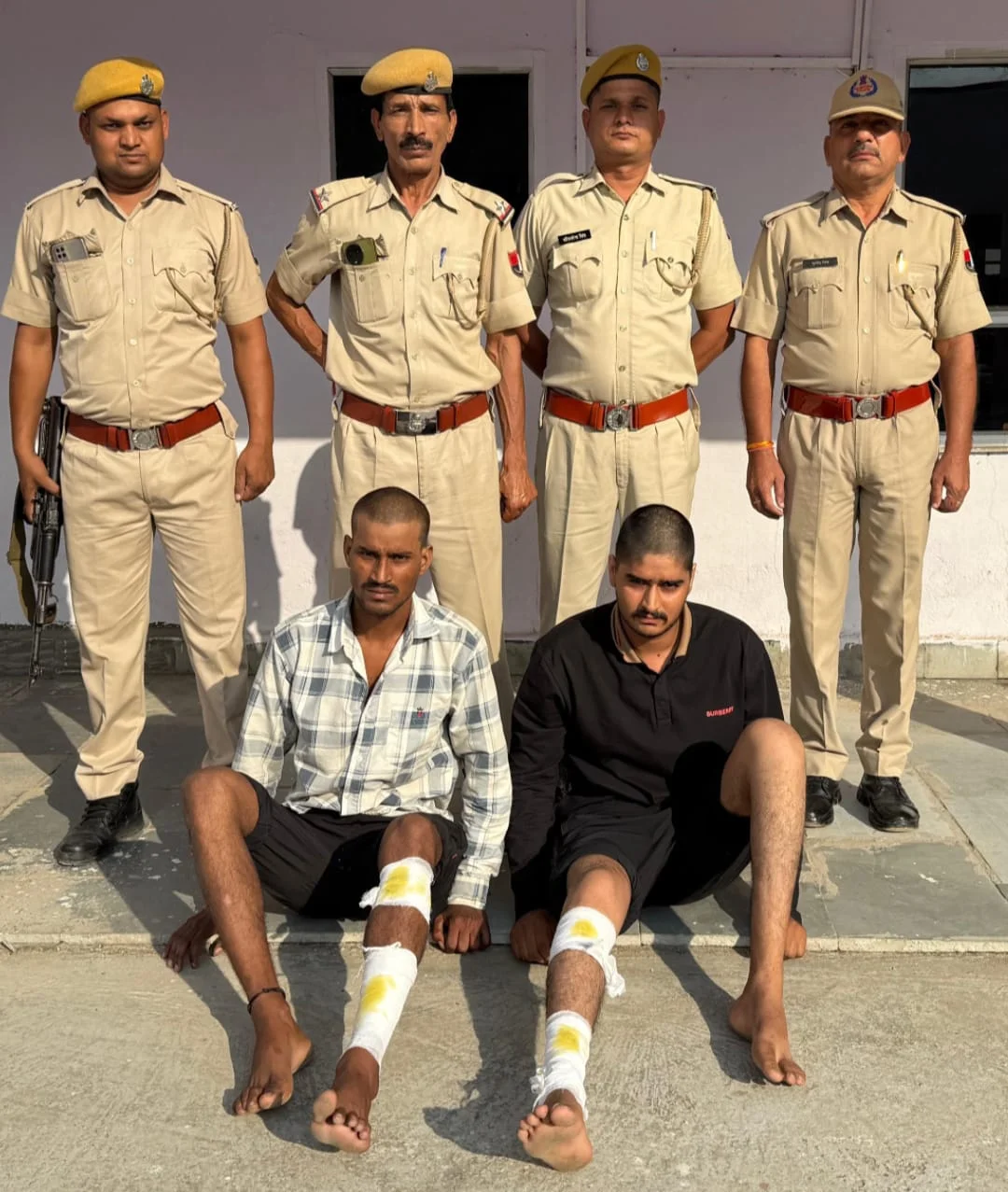 पुलिस से भागने की फ़िराक़ में तुड़वा बैठे टांग