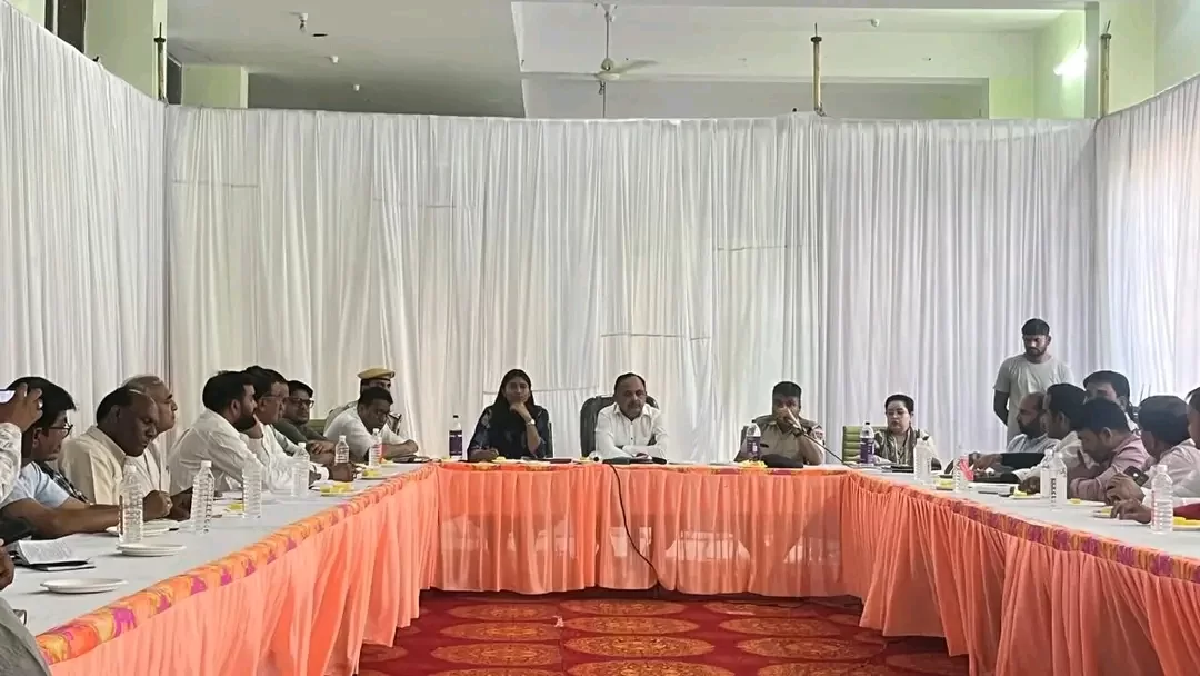 एडीएम रतन कुमार ने ली समीक्षा बैठक