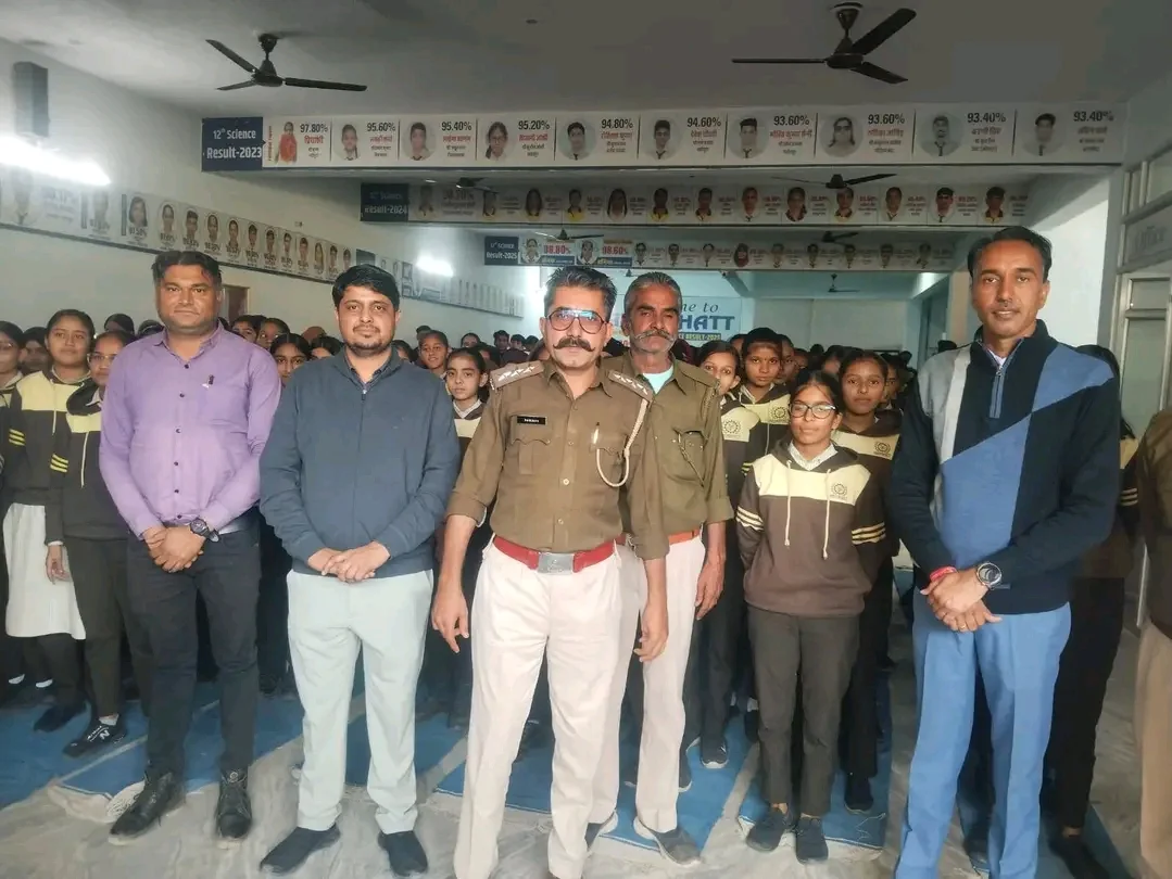 आर्यभट्ट स्कूल में परिवहन विभाग ने दी सड़क सुरक्षा अधिनियम की जानकारी