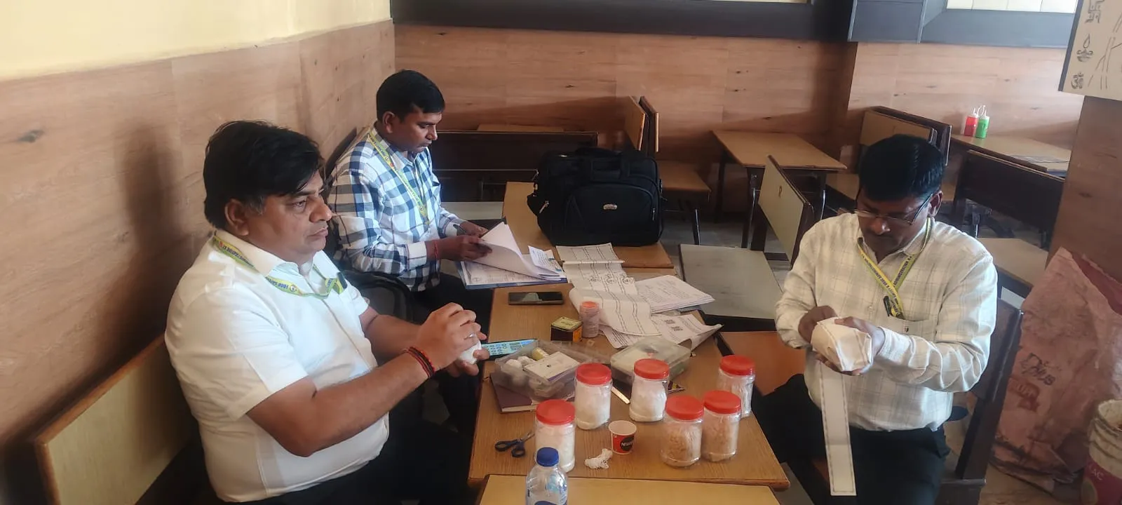5 प्रतिष्ठानों की मिठाई निर्माण इकाइयों से 8 खाद्य नमूने लिए