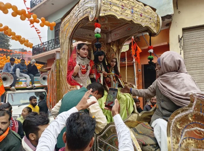 औरैया के अछल्दा कस्बे में प्रभु श्रीराम की प्राण प्रतिष्ठा के दो वर्ष पूर्ण होने पर निकली भव्य शोभा यात्रा