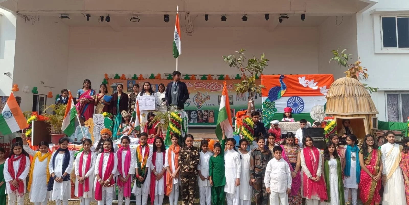 देशभक्ति से सराबोर सांस्कृतिक कार्यक्रमों और भव्य झांकी ने आकर्षित किया शहर का ध्यान