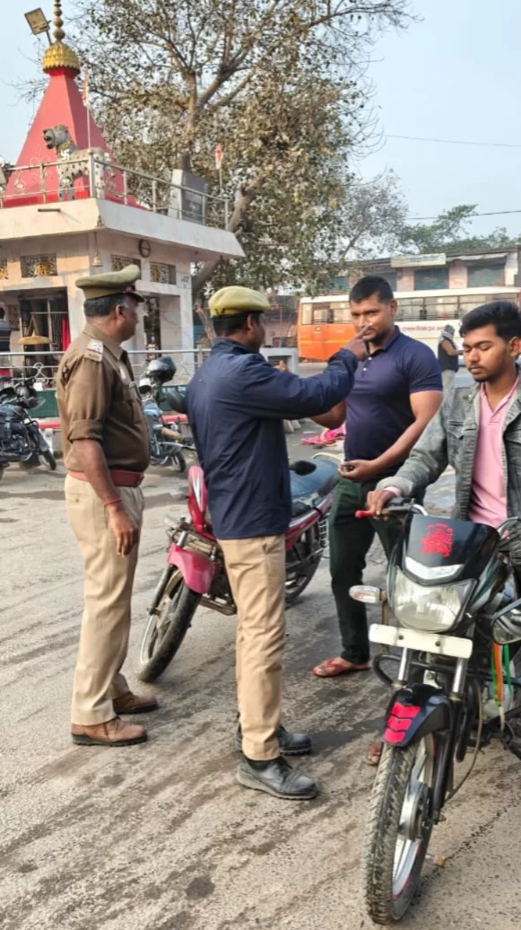 देवरिया पुलिस ने चेकिंग के अभियान के द्वारा 14 स्थान पर चेकिंग किया