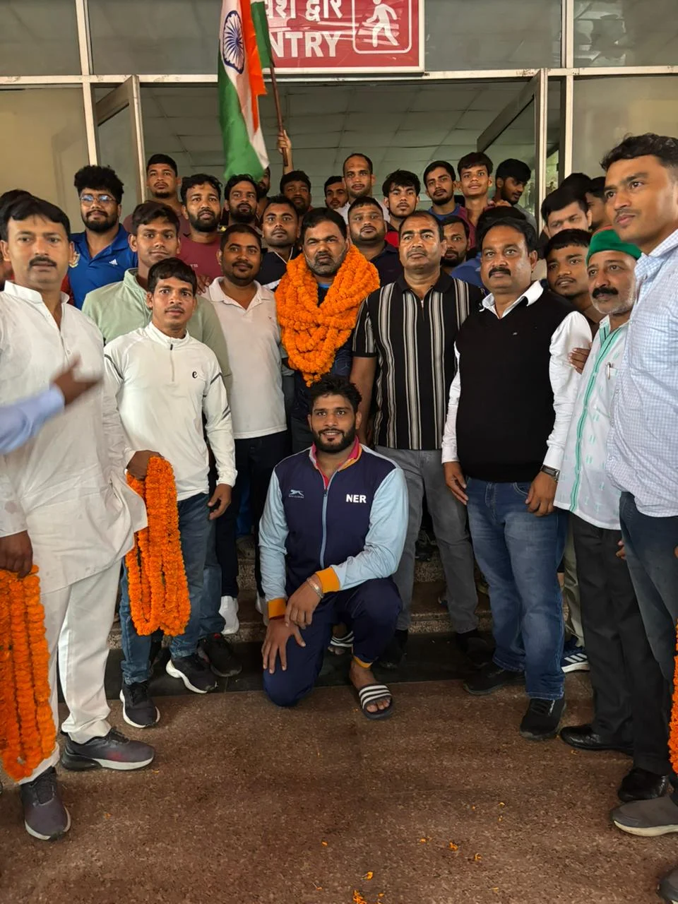 रखपुर में हुआ कोच चंद्र विजय सिंह का भव्य स्वागत